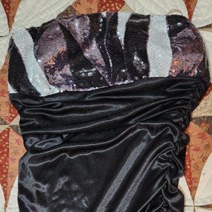 Great Condition!! Beautiful Woman Strapless Black Short Dress Size Small